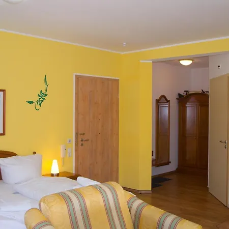 Wauzi 5 *